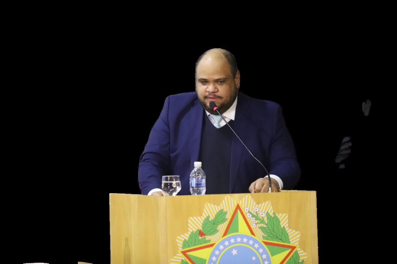 Sóstenes Marchezine discursando na tribuna da OAB