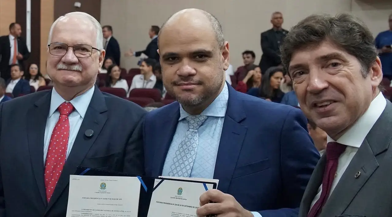 Edson Fachin, Sóstenes Marchezine e Guilherme Feliciano apresentam documentos do Comitê de Sustentabilidade do CNJ.
